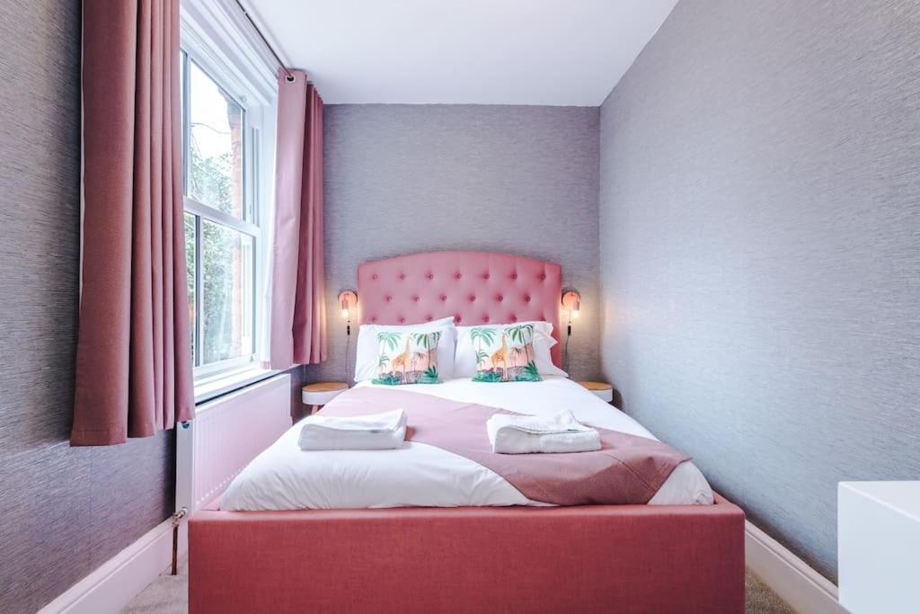 Pink Palace - Central Apartment Chester Exterior photo